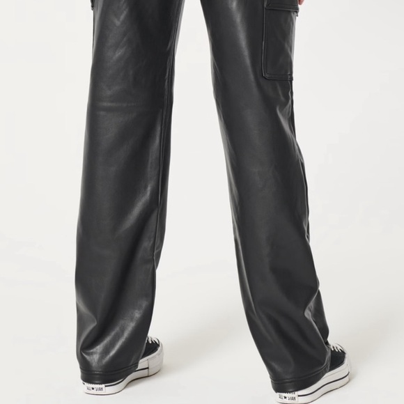 Ultra High-Rise Vegan Leather Cargo Dad Pants
655612294 - Picture 2 of 4